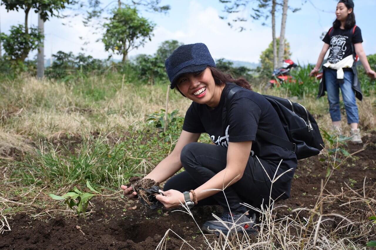 Pengalaman menyenangkan bisa melihat langsung ke perkebunan kopi dan mengetahui bagaimana kopi diolah dari awal banget